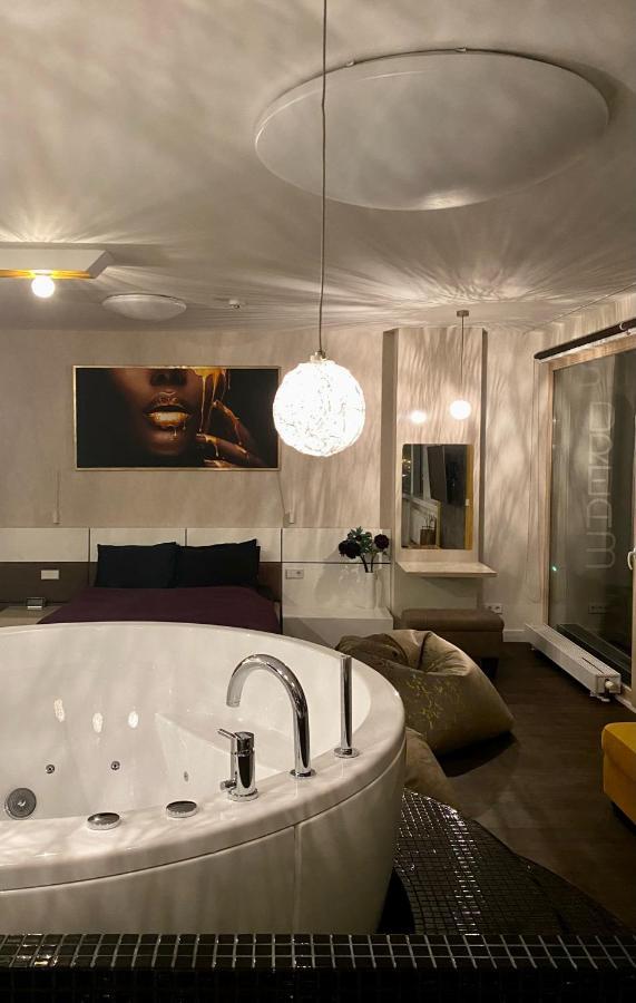 Sky Flat Jacuzzi 27 Floor Apartment Klaipeda Exterior photo
