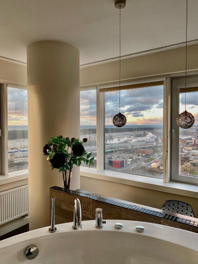 Sky Flat Jacuzzi 27 Floor Apartment Klaipeda Exterior photo